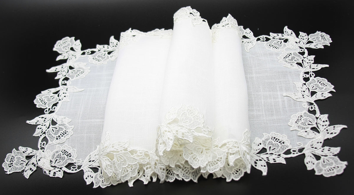 MANOR LUXE English Rose Lace Table Runner, 16x36, Rose Quartz