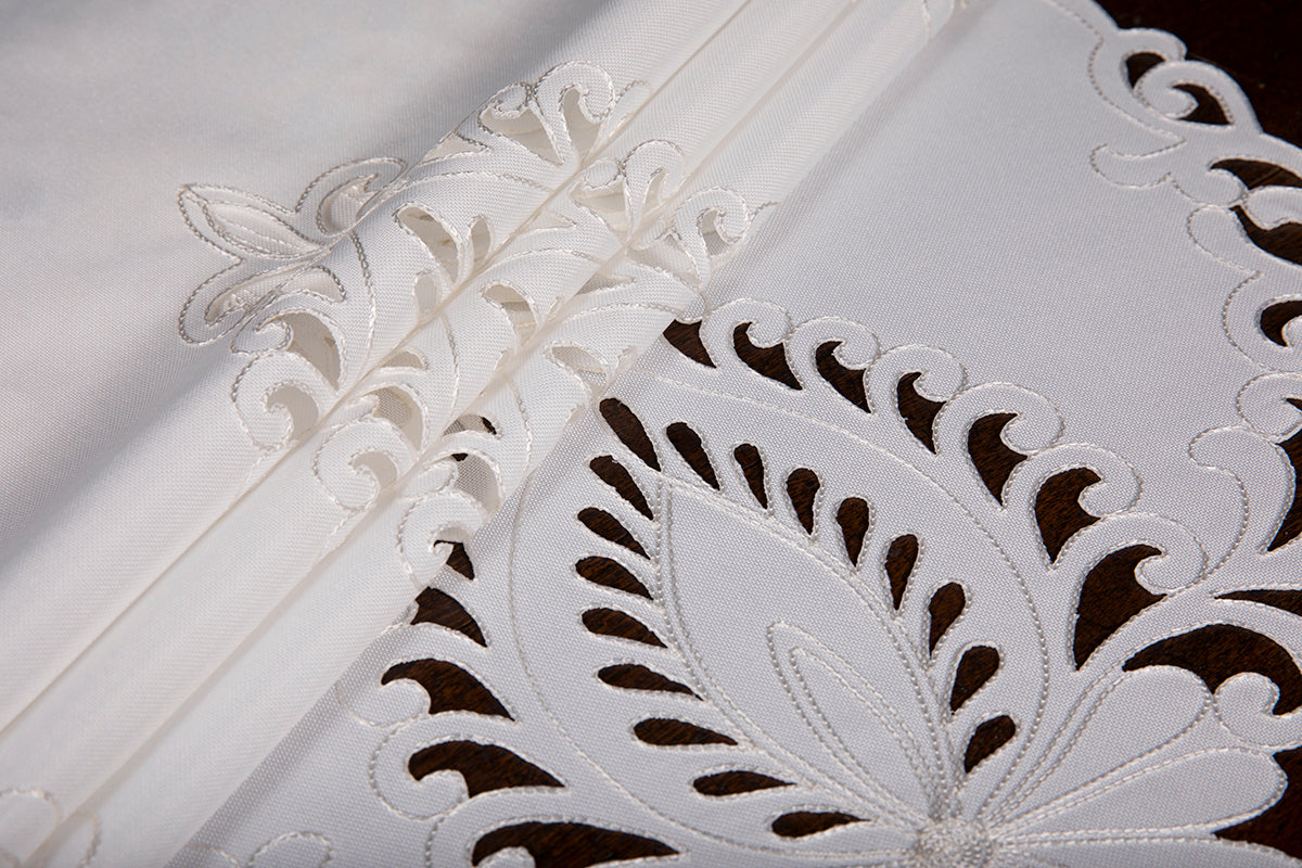No Holiday White Polyester Placemats, Chargers, & N 16 x 16