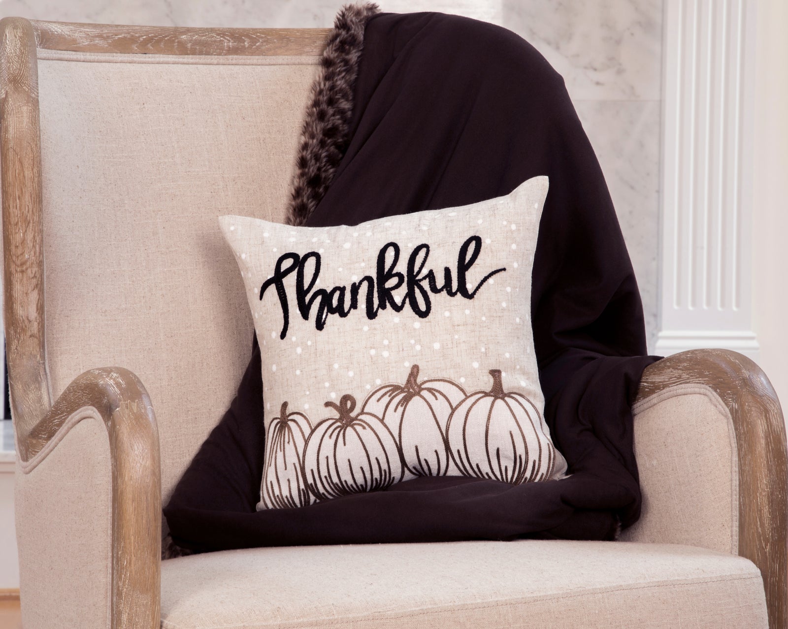 XD21018 Thankful Pumpkin Applique Harvest Pillow 14x14 Polyester Linen Blend