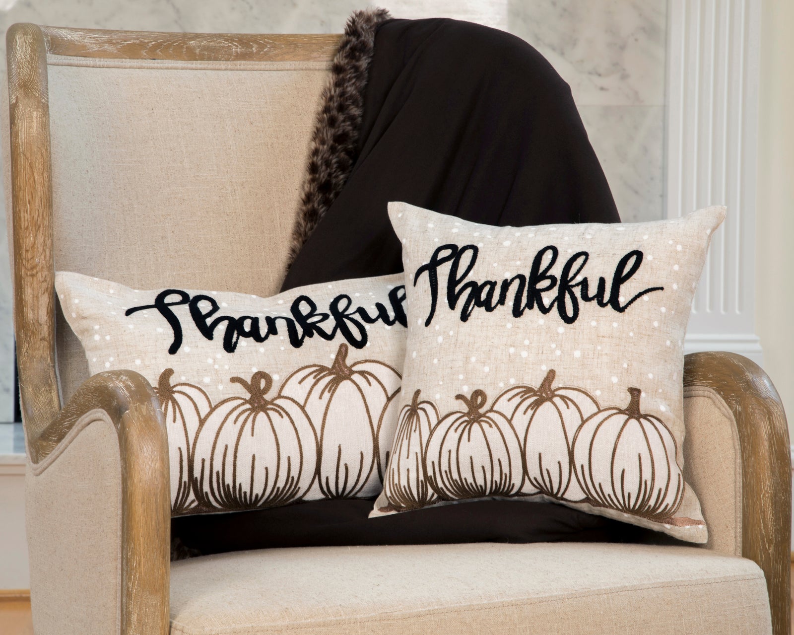 XD21018 Thankful Pumpkin Applique Harvest Pillow 14x14 Polyester Linen Blend