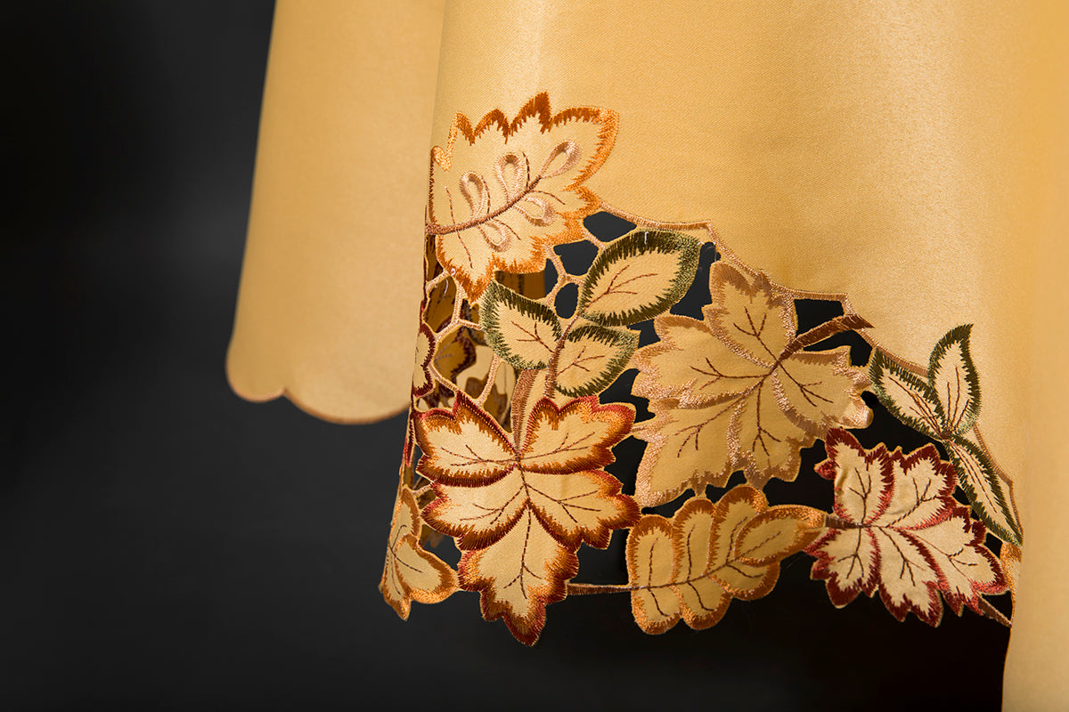 XD75018 Bountiful Leaf Tablecloth 60x84