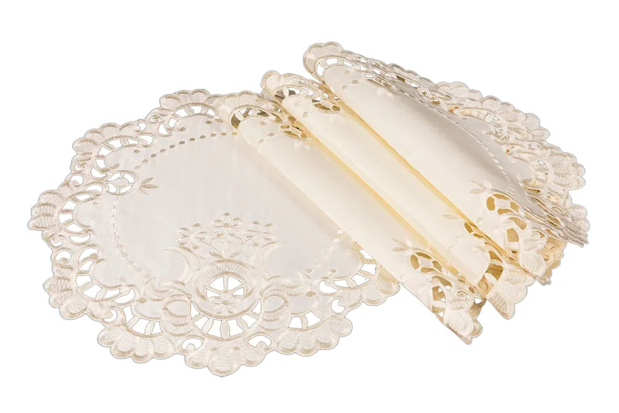 Scalloped Lace Placemats | Set of 4