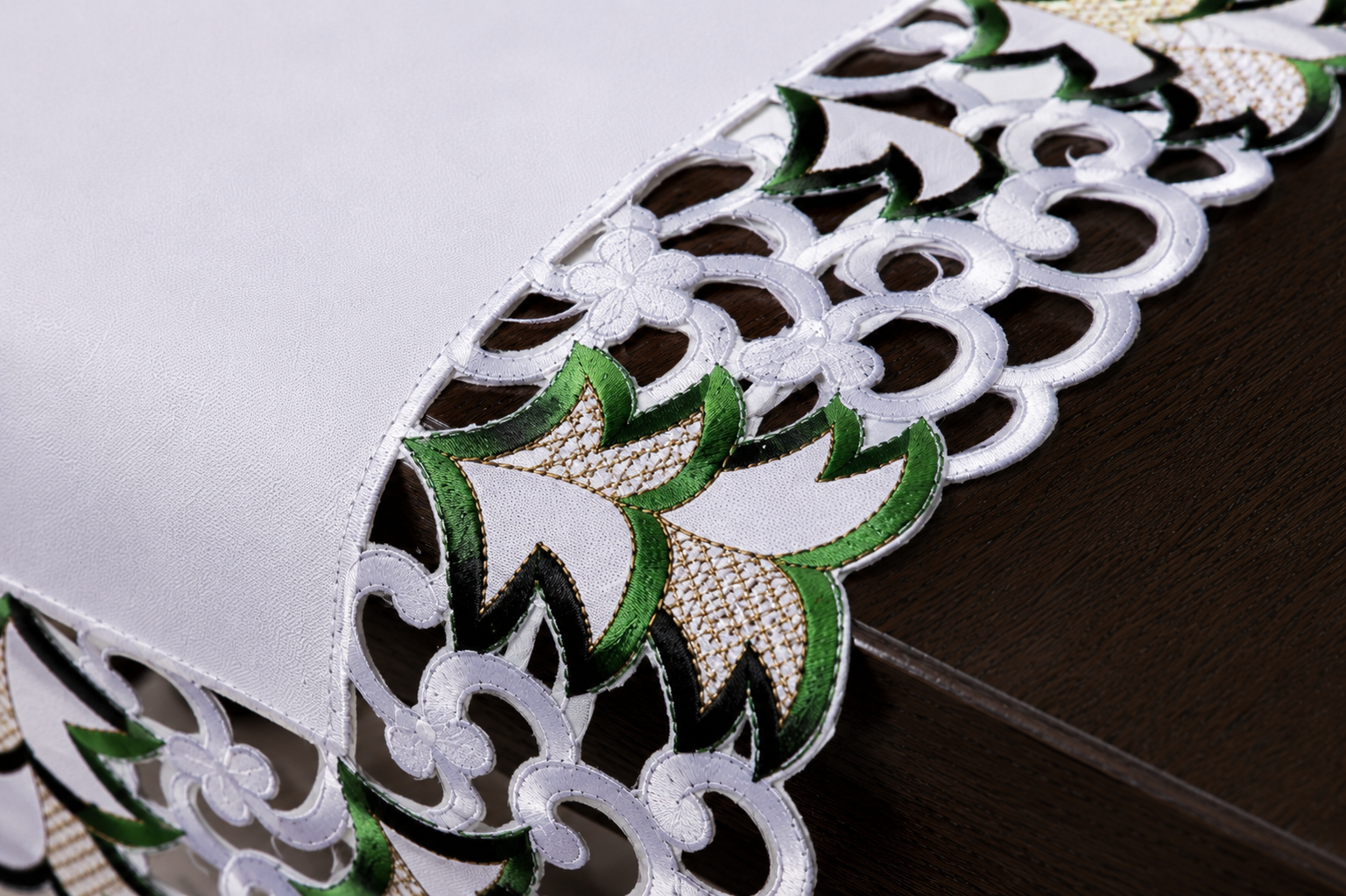 XD110708 Tannenbaum Mini Table Runner 12x28 White Poliviscose