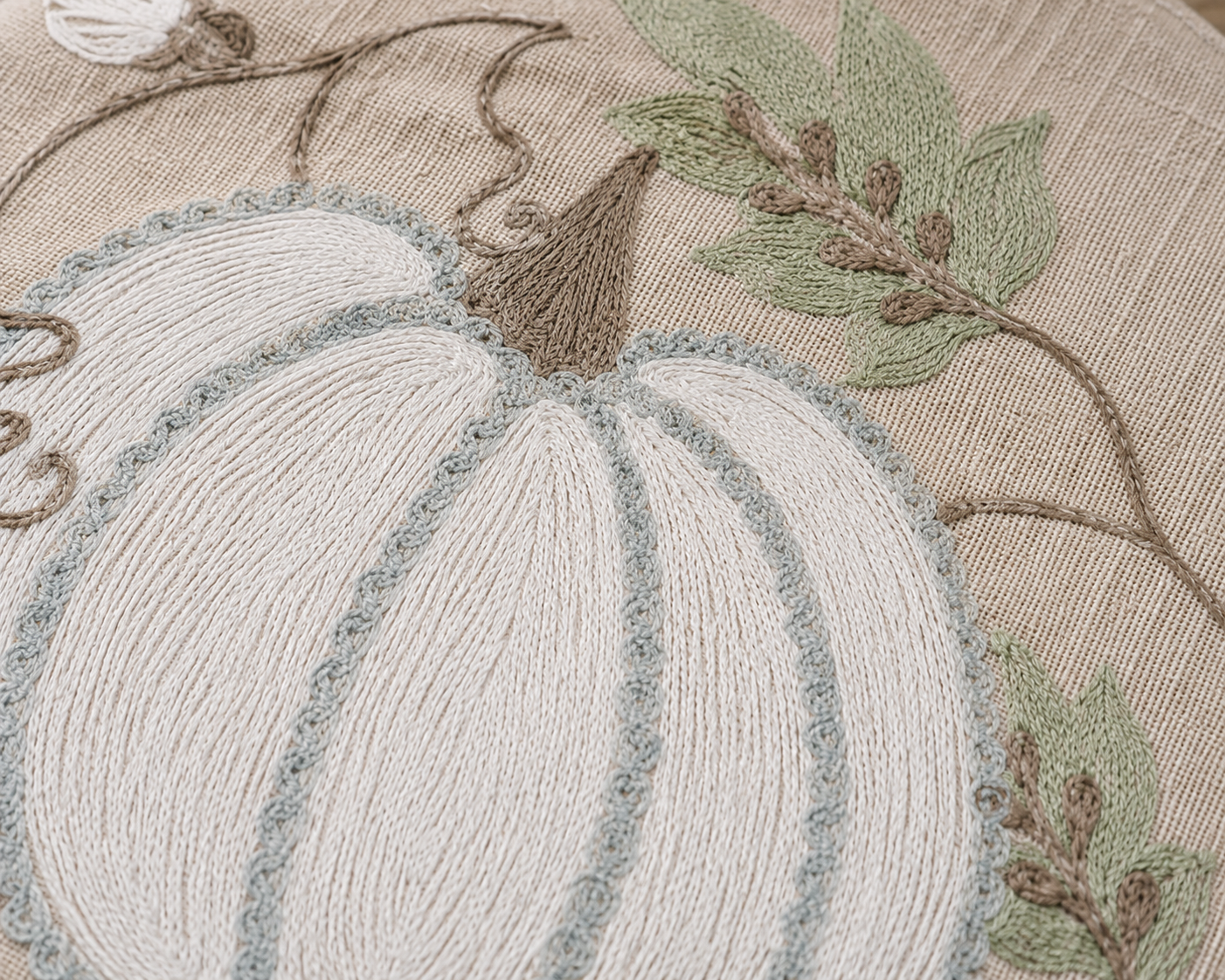 XD19806 Harvest Pumpkins and Vines Crewel Embroidered Round Placemat Set of 4 16 Double Layer Linen Blend
