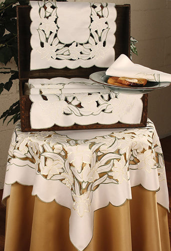 Xia Home Fashions Magnolia Cutwork Table Placemate 12x18