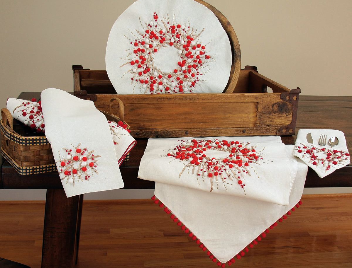 ML10103A Holiday Berry Wreath Placemat, 16''Round