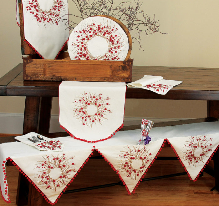 ML10103A Holiday Berry Wreath Placemat, 14''x20''