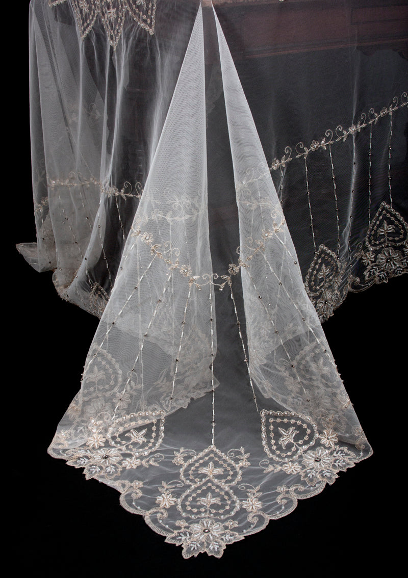 ML16137 Exquisite Heart Lace Beaded Tablecloth, 80"X80"