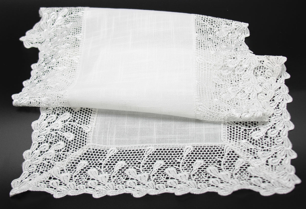 ML16148 Garden Trellece Lace Trim Table Runner
