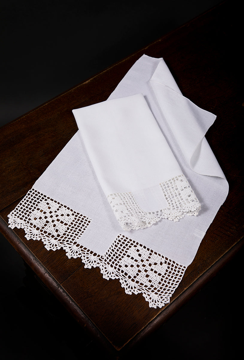 Xia Home Fashions Crochet Lace Trim Tea Towels, Set of 2, White(A)
