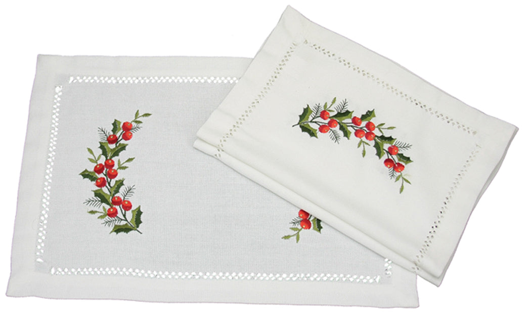XD108059 Holly Berry Placemats 14x20 Set of 4 White Poliviscose