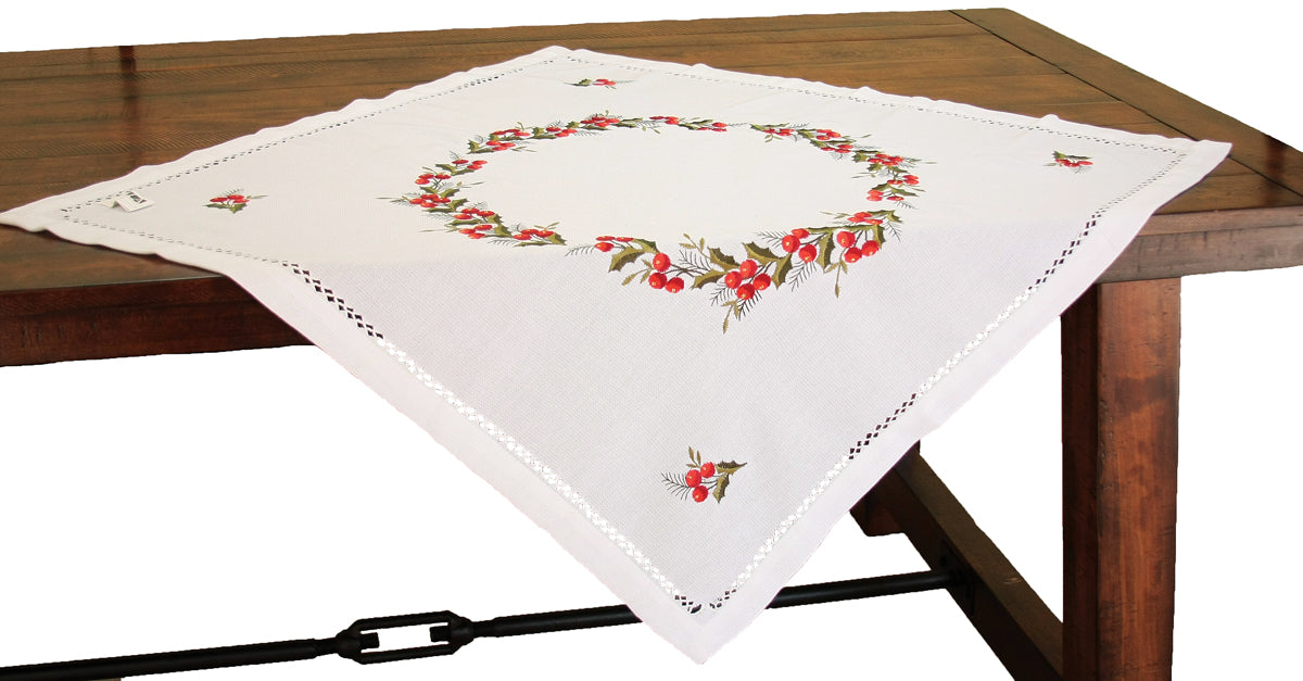 XD108059 Holly Berry Table Topper 36x36 White Poliviscose