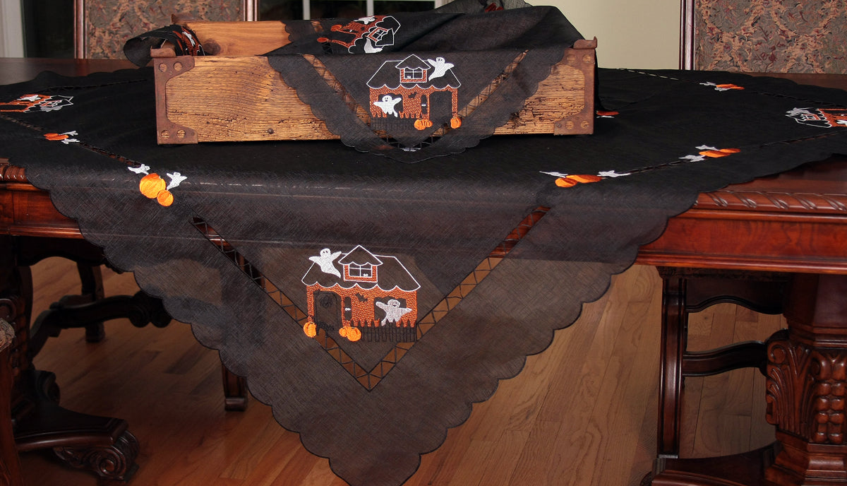 XD11015  Haunted House Table Topper, 34"x34"
