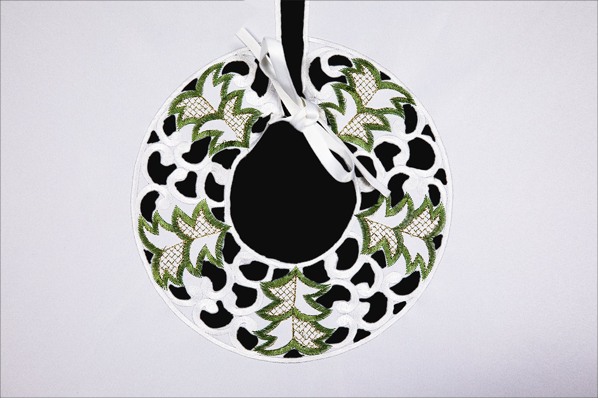XD110708 Tannenbaum Tree Skirt 48 Round White Poliviscose