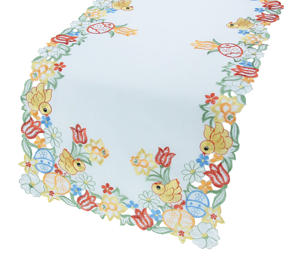 XD110718 Spring Chicks Table Runner