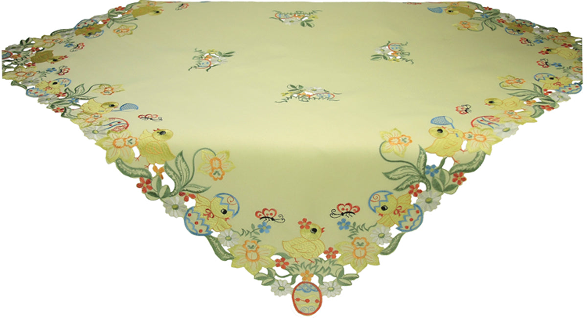 XD110724 Spring Baby Chicks Table Topper,34"x34"