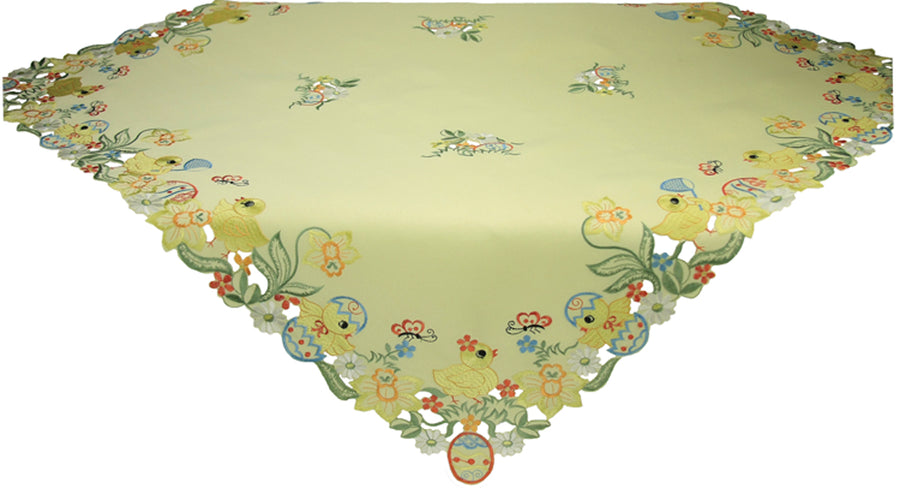 XD110724 Spring Baby Chicks Table Topper,34"x34"