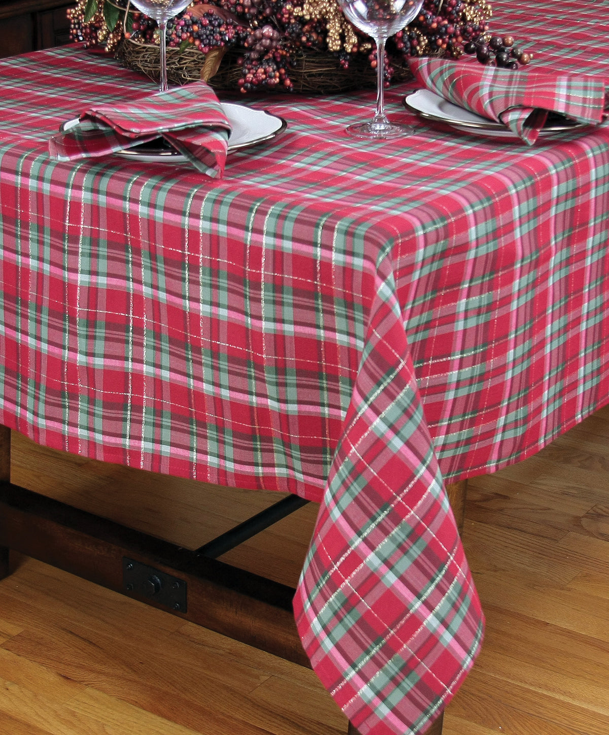 XD111618 Holiday Tartan Tablecloth 60x84 Red Poliviscose