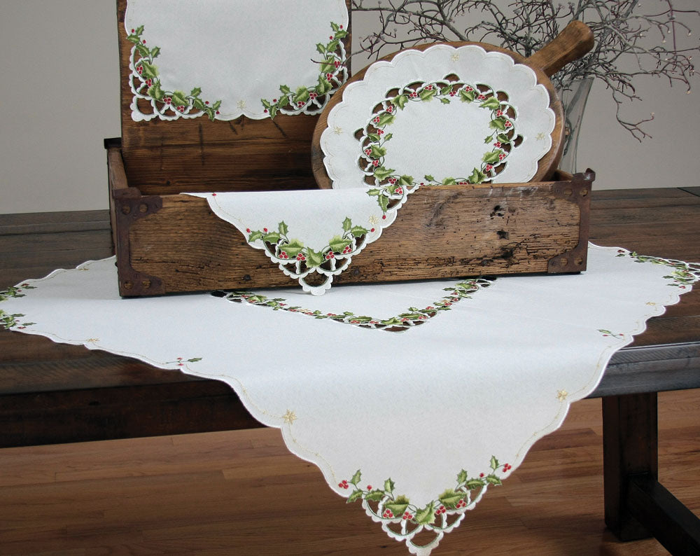 XD13188 Winter Berry Doilies Set of 4 8 Round