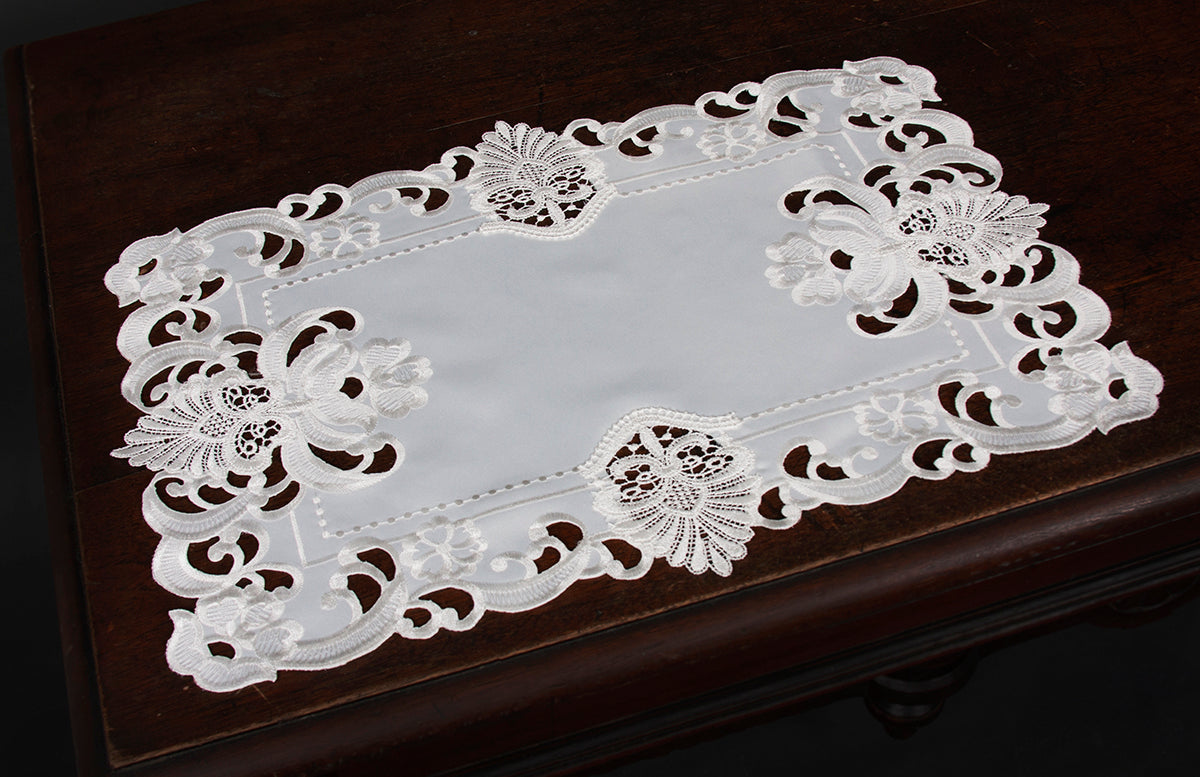 XD170185 Delicate Lace Placemats,13"x19", Set of 4