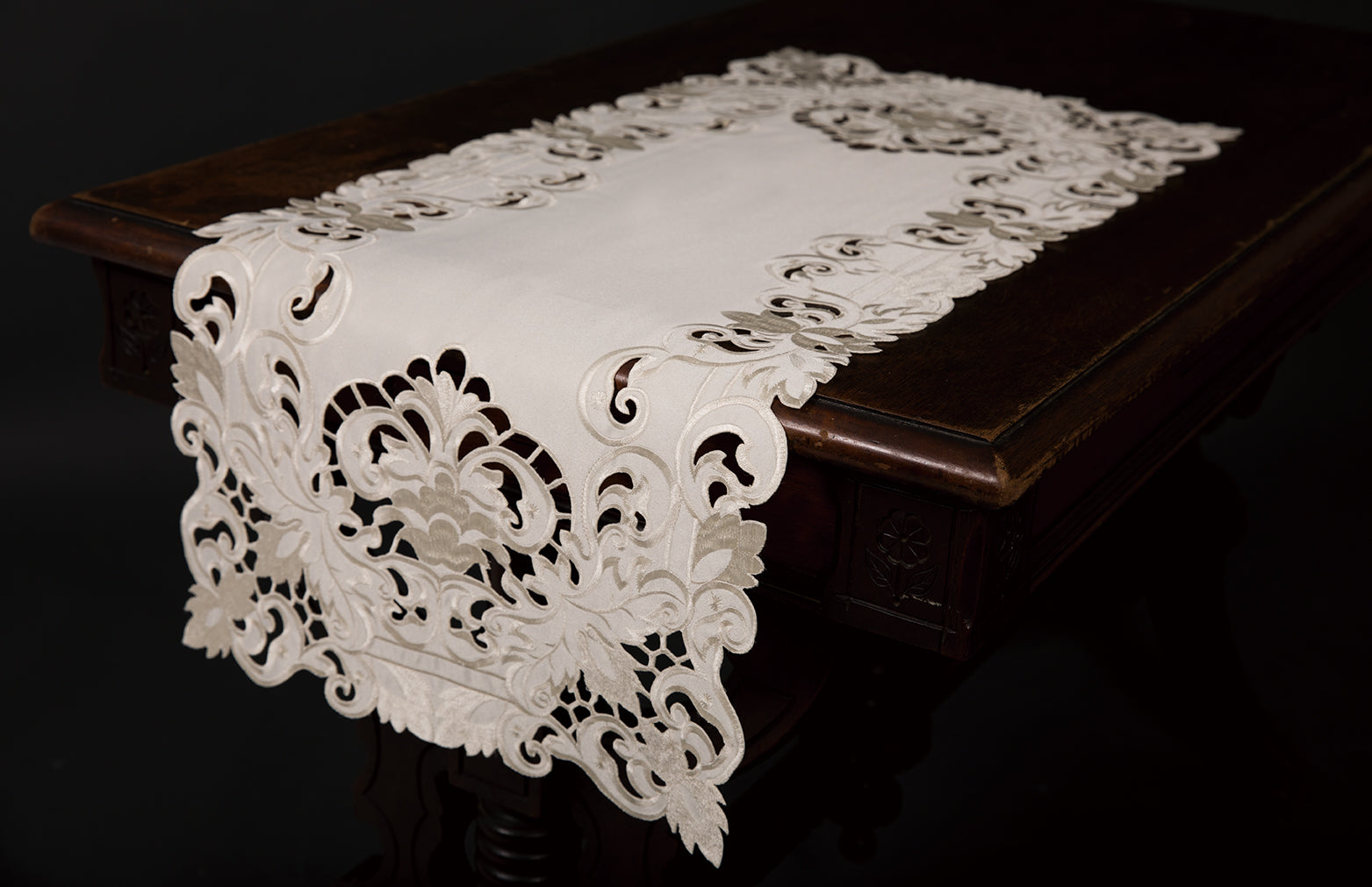 XD17101 Garden Trellis Placemats 15”Rnd, Set of 4