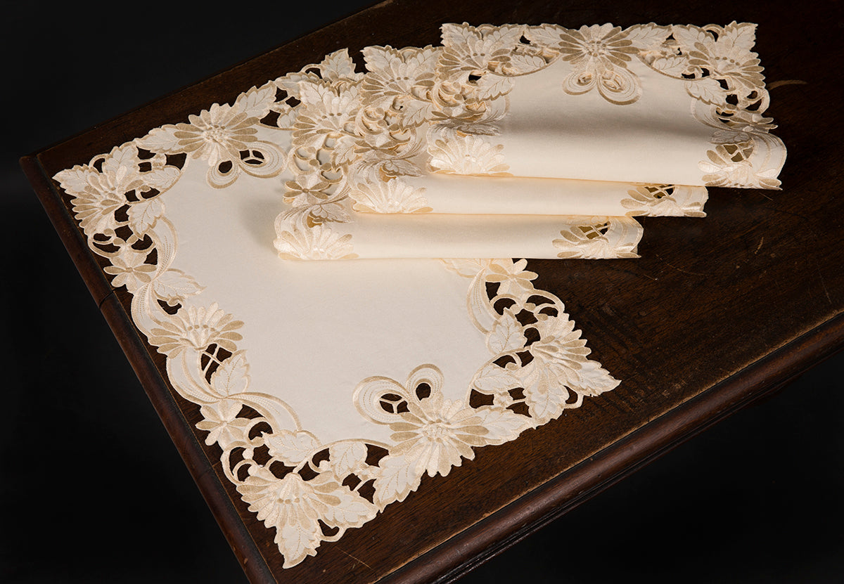 XD17104 Delicate Daisy Placemats,13"x19", Set of 4