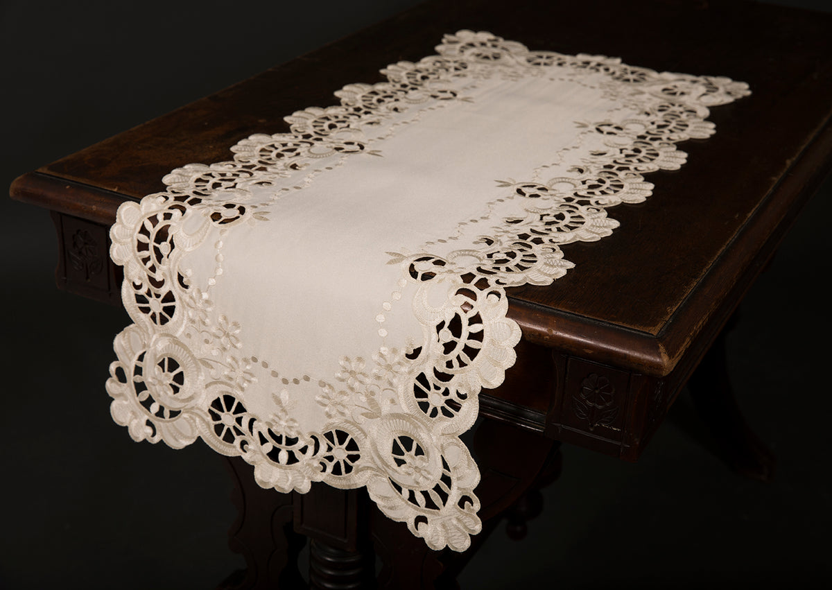 Xia Home Fashions Scalloped Lace Cutwork Table Runner 15x34