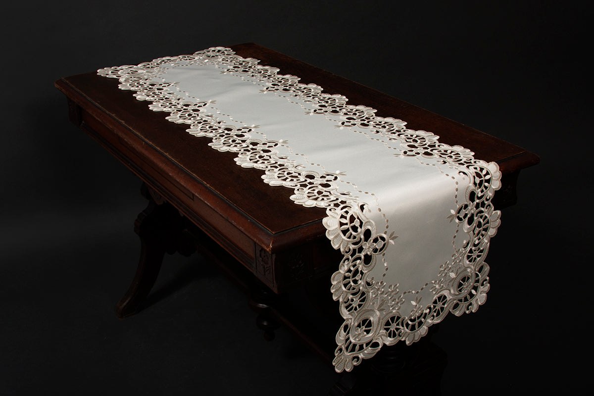 Xia Home Fashions Scalloped Lace Cutwork Table Runner 15x34