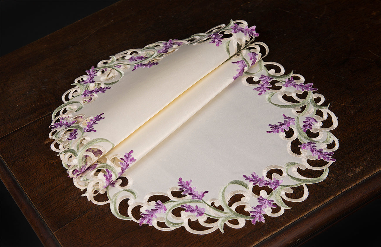 XD17107 Lavender Lace Placemats, 15"Rnd, Set of 4