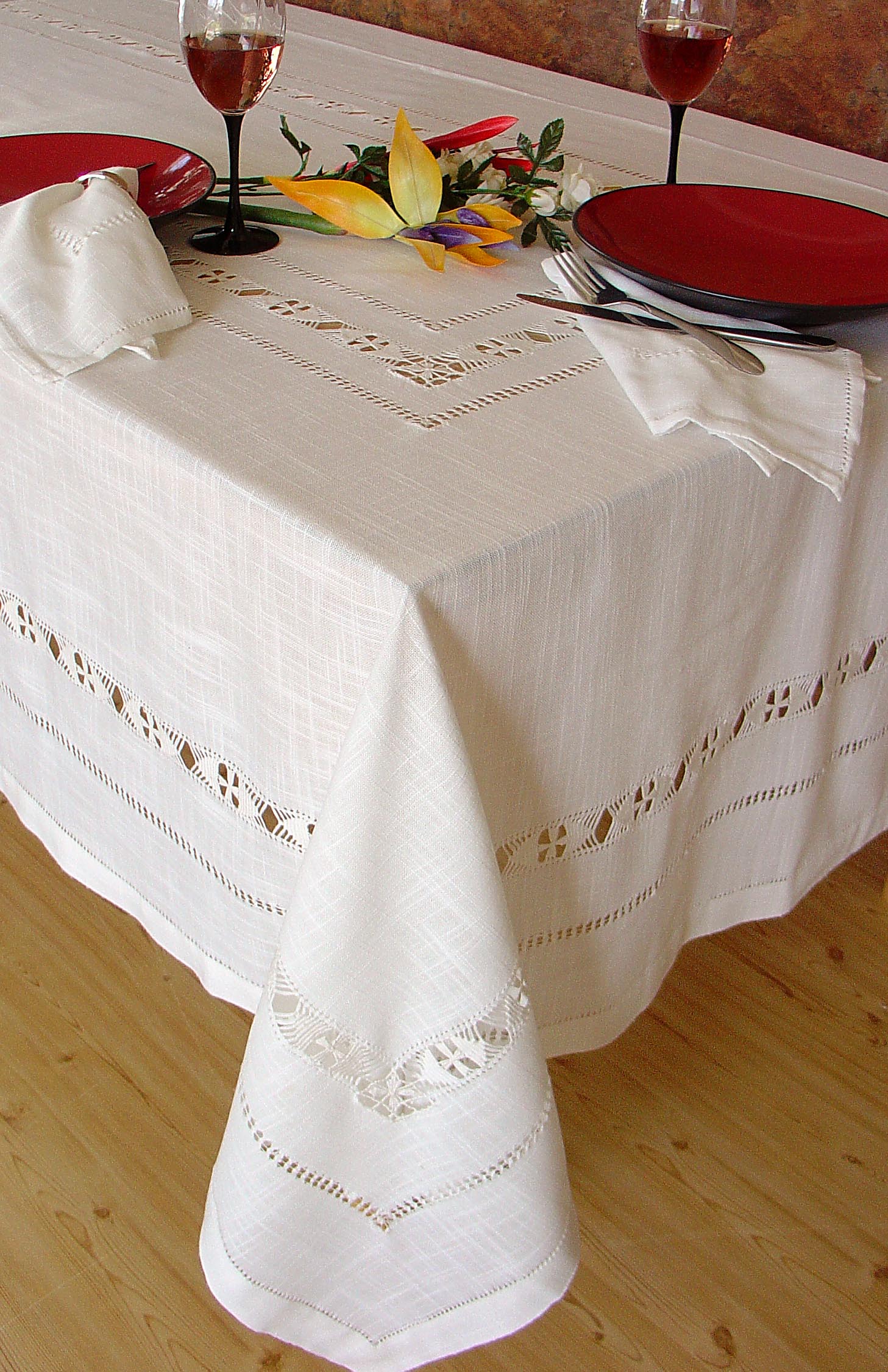 XD45119 – Xia Home Fashions Hemstitch Placemats, 12" x 18" Set of 4