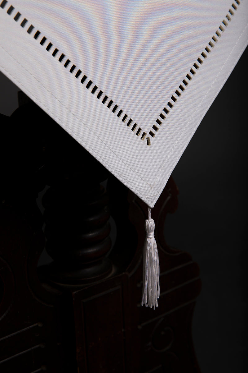 XD915918  Melrose Hemstitch Table Runner