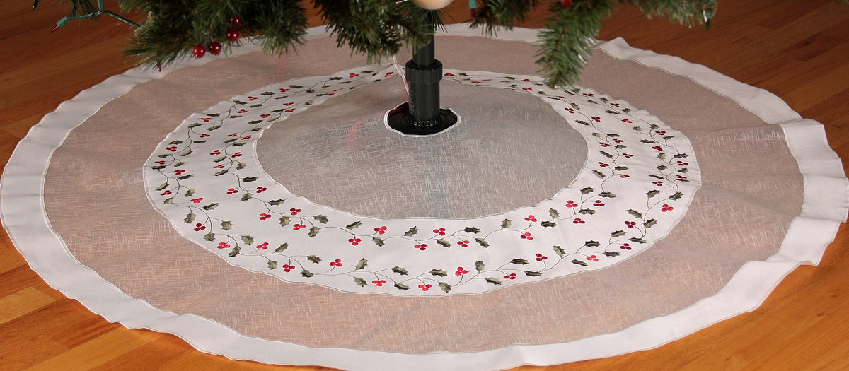 XD93253 Classic Holly Embroidered Tree Skirt 48 Round Poliviscose