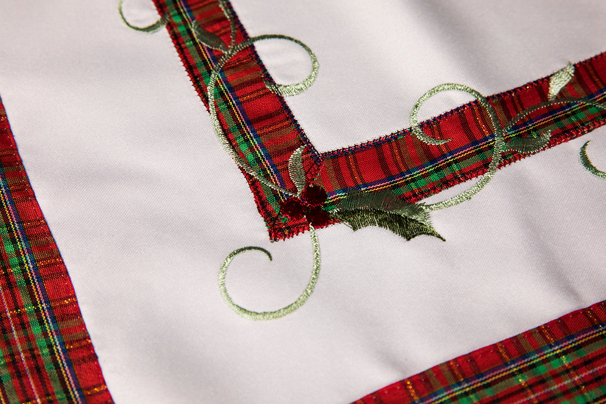 XD99904 Tartan Ribbon Holly Table Topper 34x34 White Poliviscose