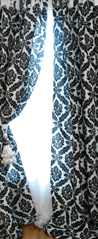 XIA HOME FASHIONS Yorkshire Damask Rod Pocket Curtain Panel Black 54x84