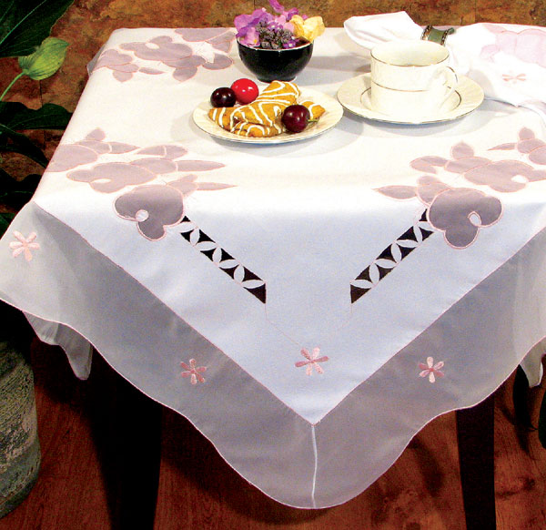 XD67701 Bunny Bottoms Cutwork Appliqué Table Topper 34x34